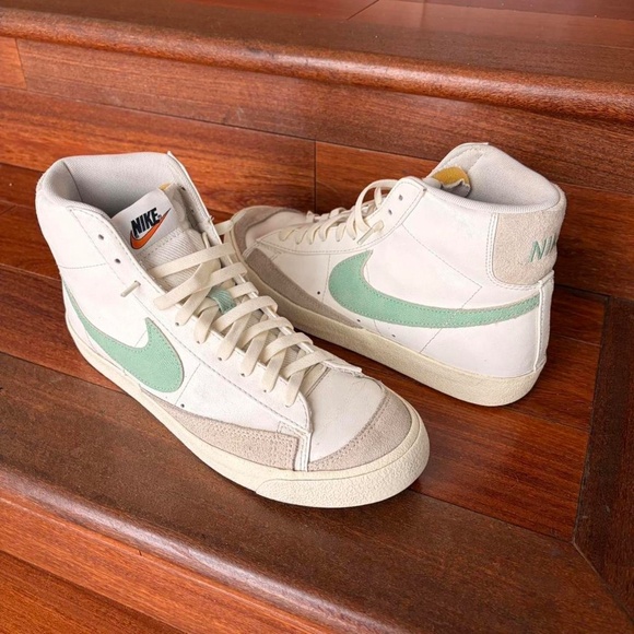 Nike Blazer Mid 77 - Picture 2 of 3